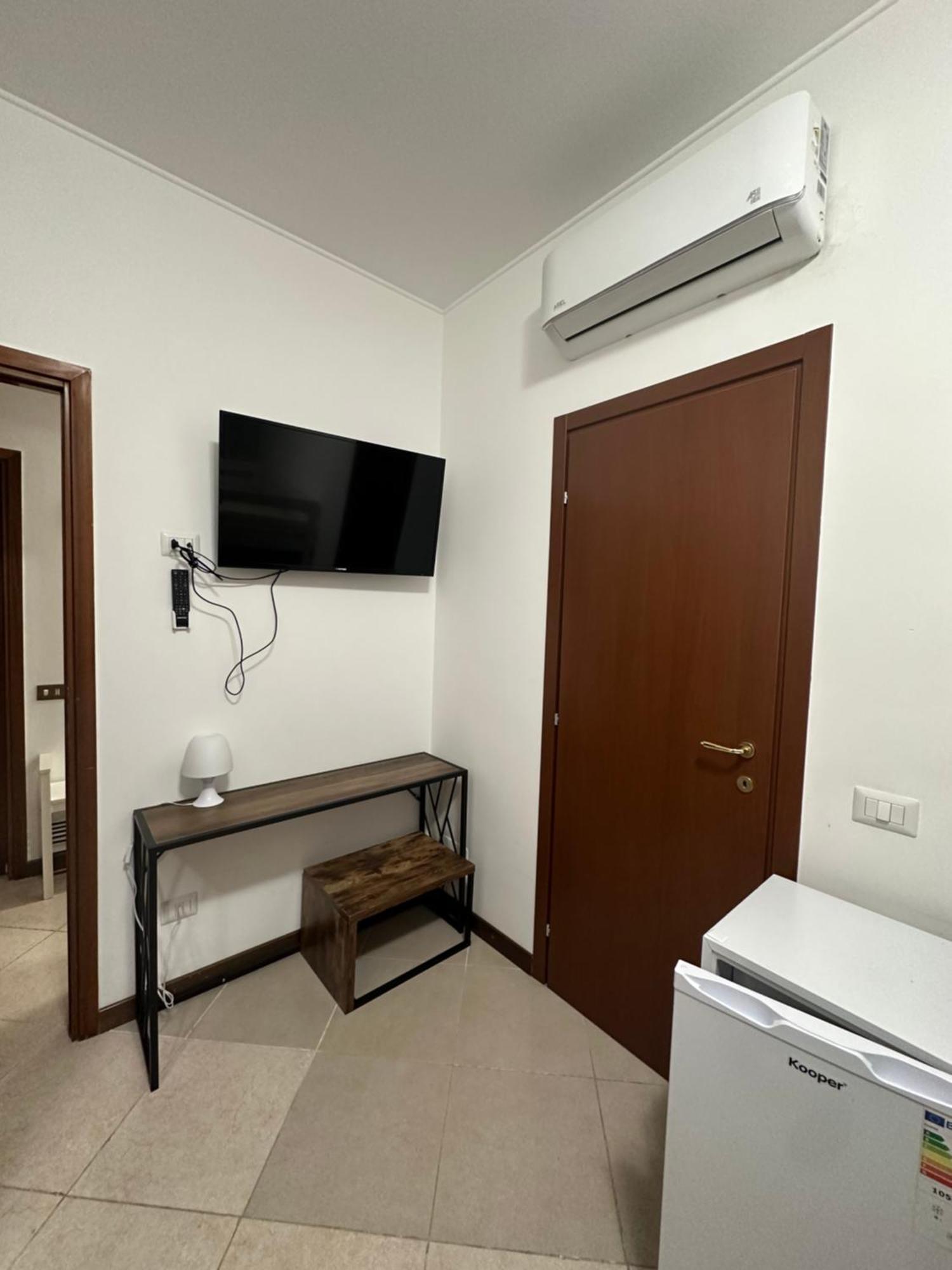 Gigli, Rooms Con Cucina In Comune E Terrazza Milan Bagian luar foto